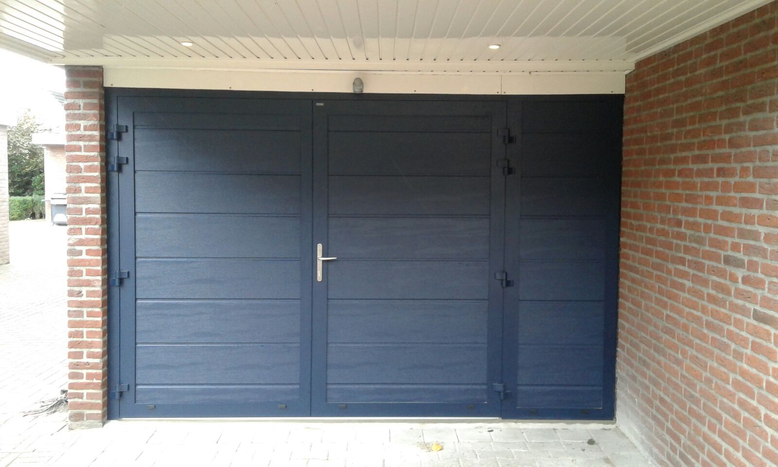 Ryterna openslaande dubbele garagedeuren antraciet zwart