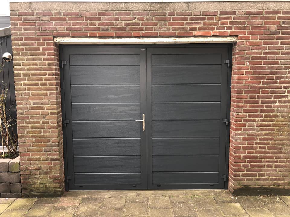 Ryterna openslaande dubbele garagedeuren zwart antraciet