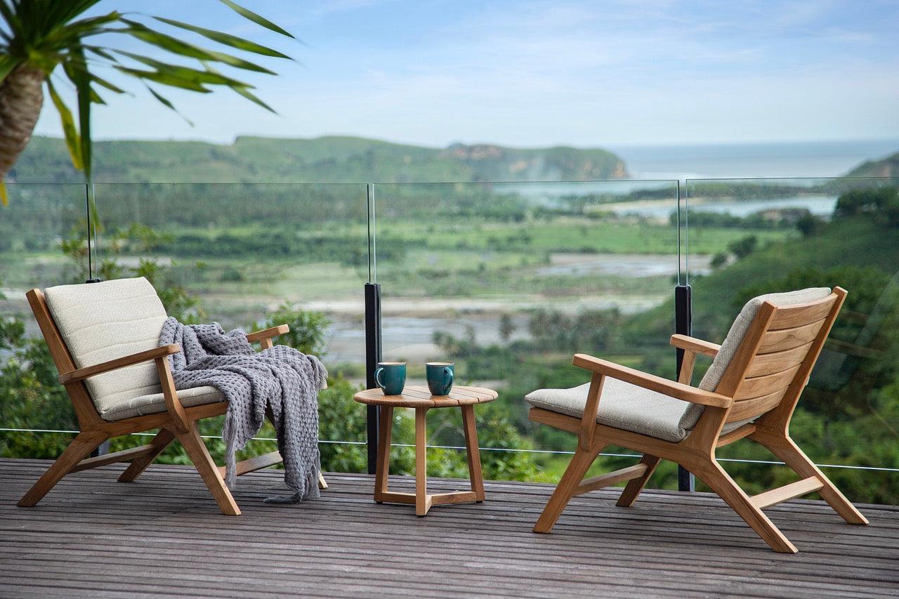 Koozy | Loungestoel met armleuningen, Teak naturel glad Slats incl. Kussen