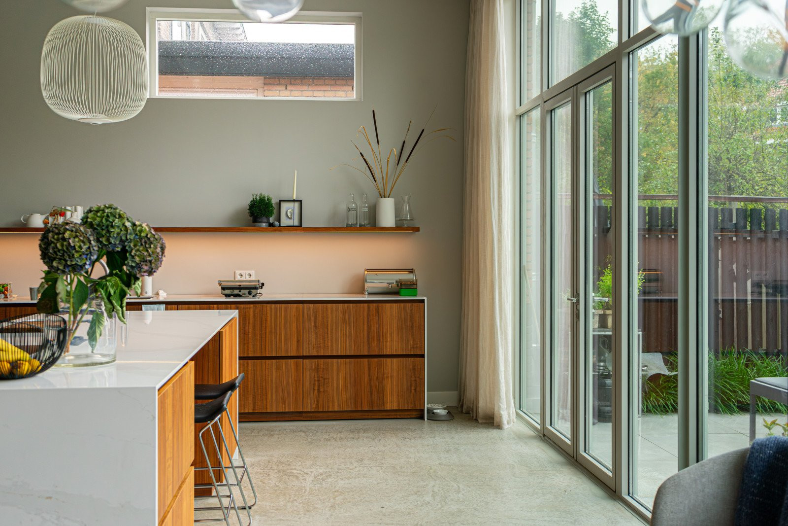 Witte kozijnen keuken woning in Sittard - Geleen of elders in Limburg
