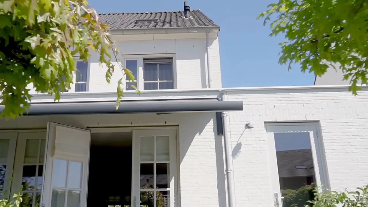 Folding-arm awning including installation?