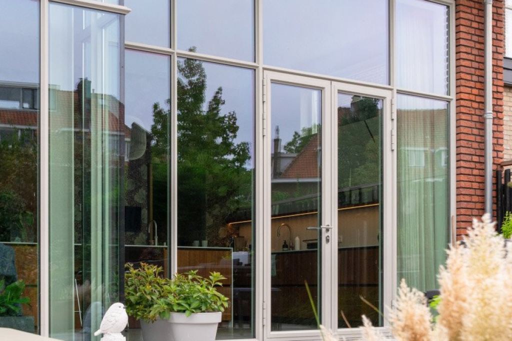 Rear fa&ccedil;ade of a house with large glazed sections, windows and doors in Sittard - Geleen, Limburg.