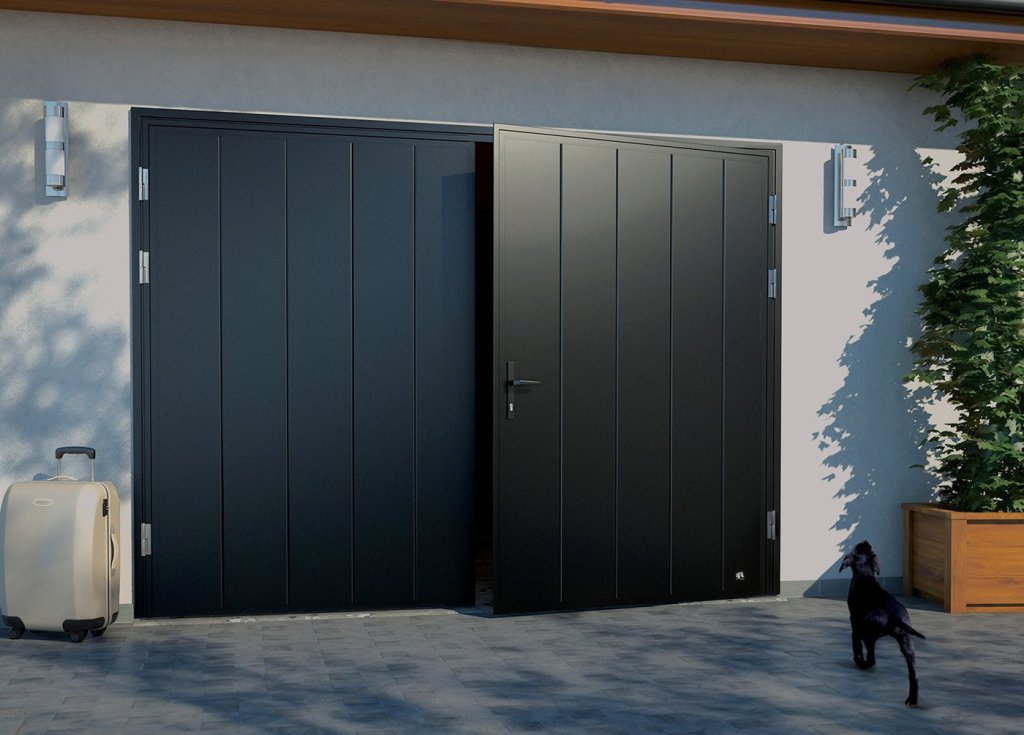 Elegante zwarte openslaande deuren voor uw garage. Stijlvolle zwarte openslaande deuren met verticale panelen, perfect voor een moderne garage.