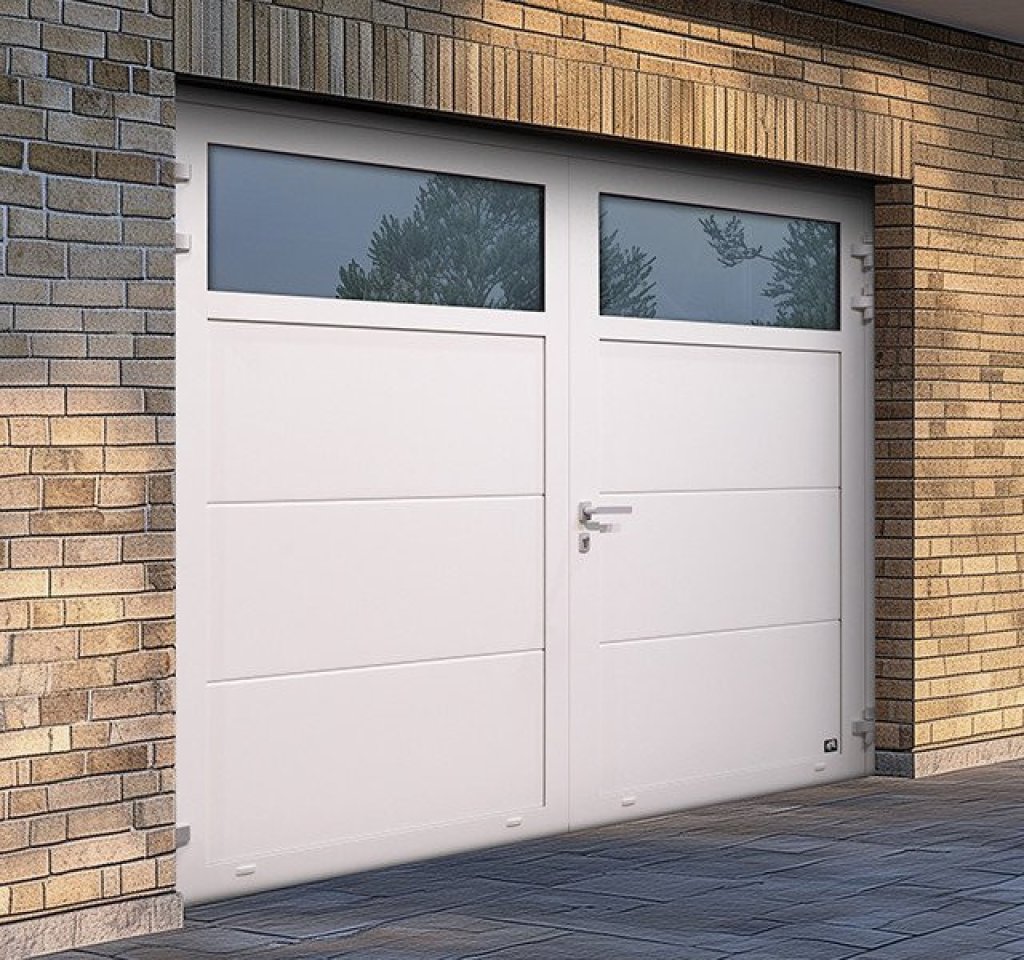 Moderne openslaande garagedeuren voor uw garage in Sittard - Geleen of omstreken. Stijlvolle witte openslaande garagedeuren met glasramen, perfect voor garagegebruik.