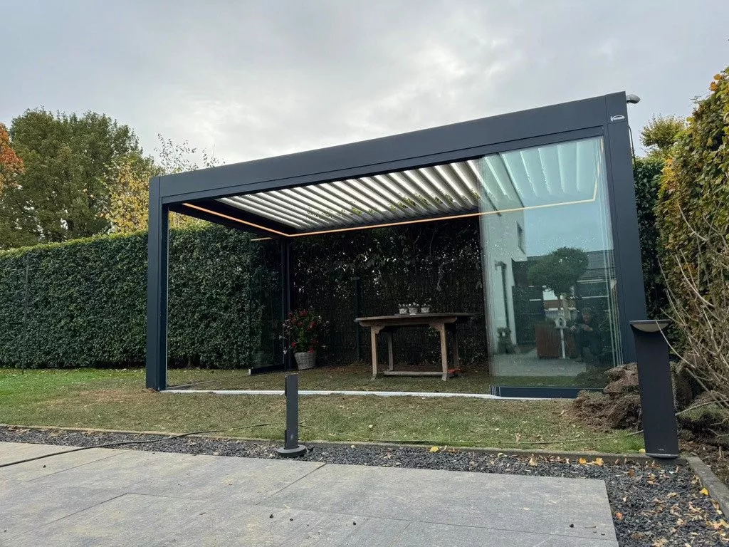 Louvred roof on a patio cover with sliding glass walls, ideal for every season and for stylish outdoor spaces.