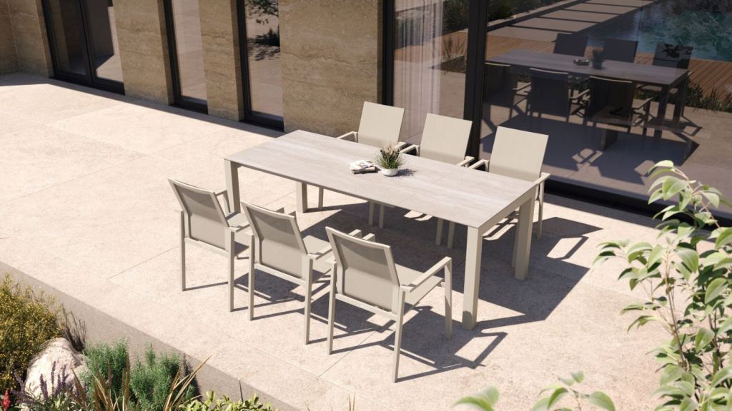 Ausziehbarer Esstisch Forli f&uuml;r Garten und Terrasse in stilvollem Outdoor-Design bei Renoco Sittard.