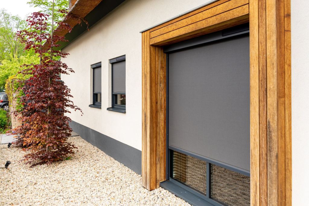 Moderne screens aan een woning, de perfecte buiten zonwering en biedt eveneens privacy.