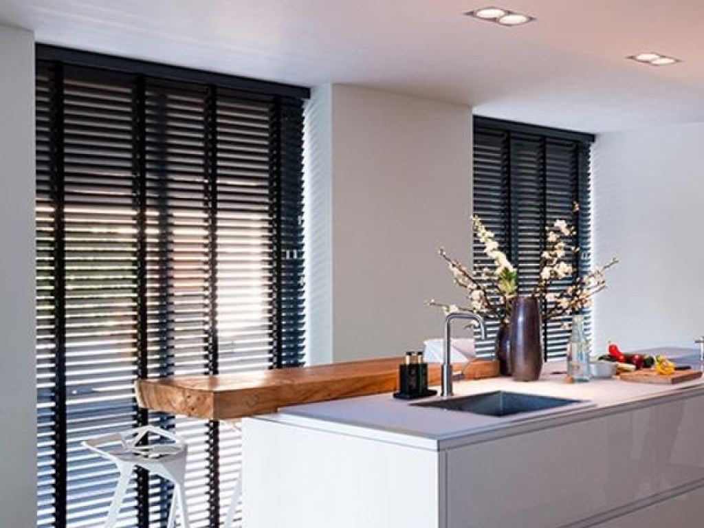 Stylish black venetian blinds in a kitchen in Sittard-Geleen, Limburg.
