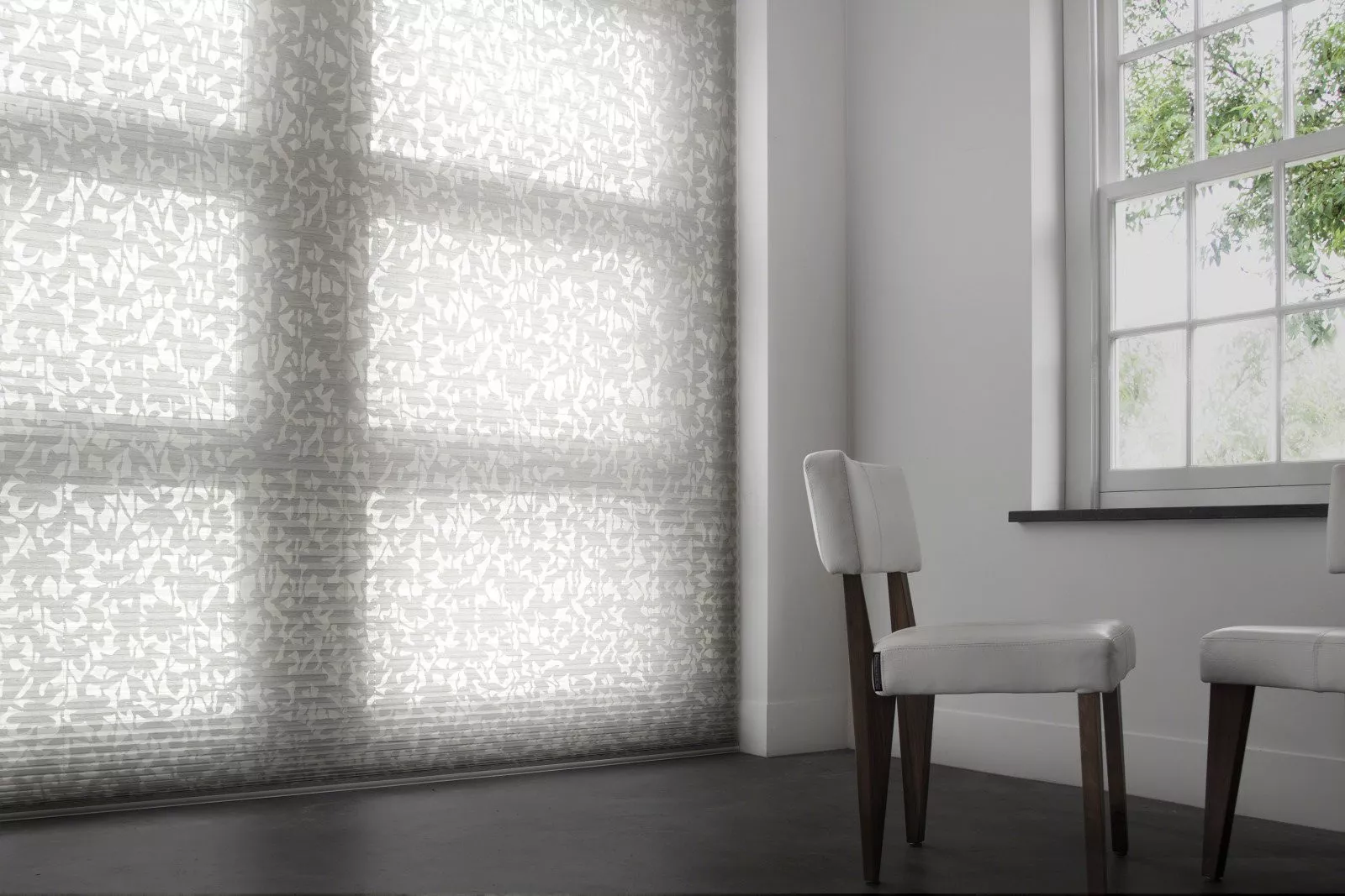 Pleated blinds with a delicate floral pattern in Sittard-Geleen, Limburg