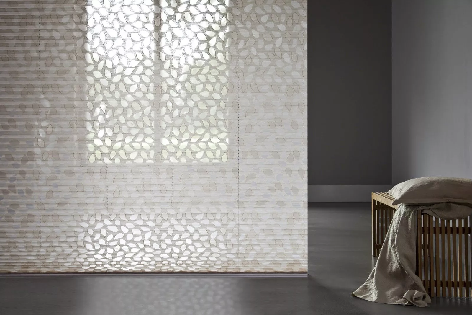Elegant pleated blinds with a leaf pattern, ideal as an attractive window covering in Sittard-Geleen, Limburg