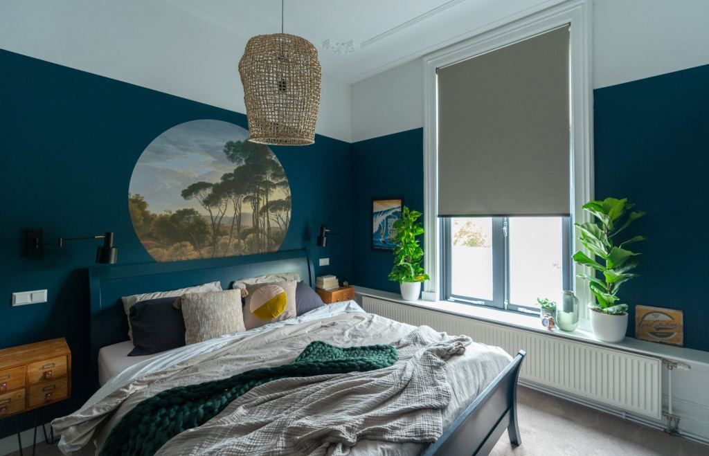 Modernes Wohnzimmer mit stilvollem Rollo in Sittard-Geleen, Limburg.