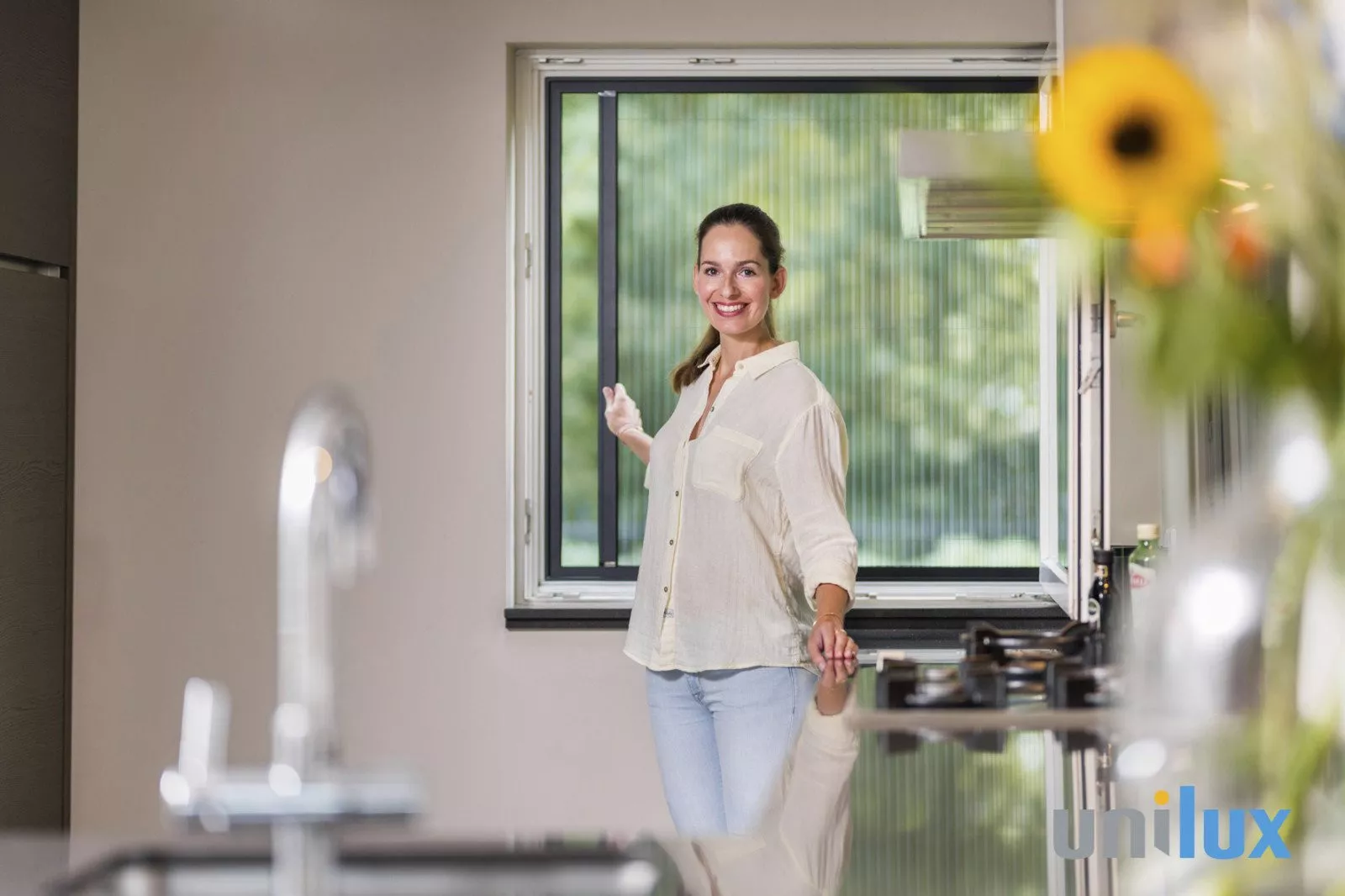 Unilux roller and pleated insect screen in a kitchen in Sittard-Geleen or elsewhere in Limburg