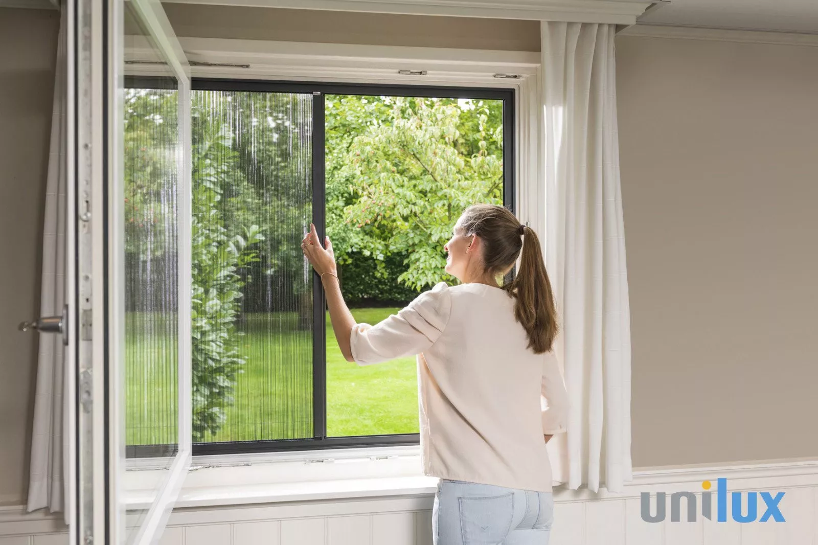 Unilux roller insect screen for windows in Sittard-Geleen or elsewhere in Limburg
