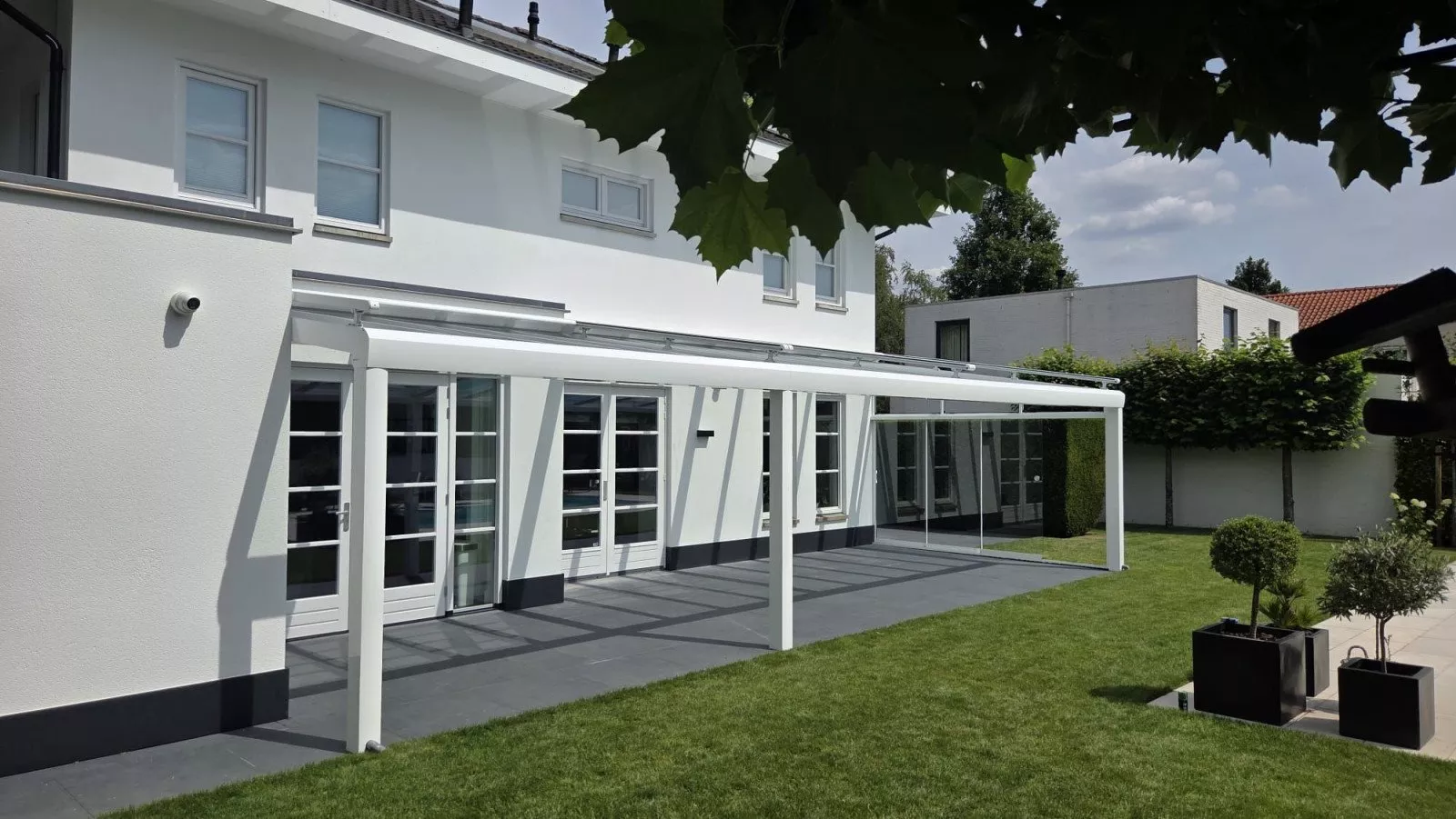 Modern veranda with sliding glass walls in Sittard-Geleen, Limburg