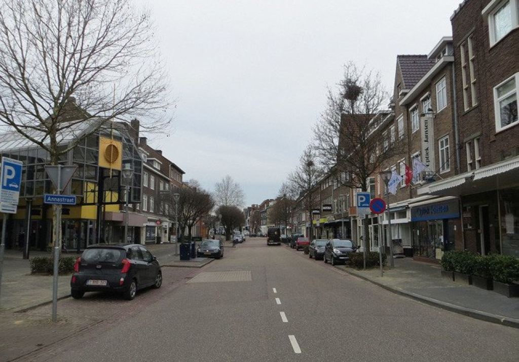Die Annastraat in Geleen an einem ruhigen Tag.