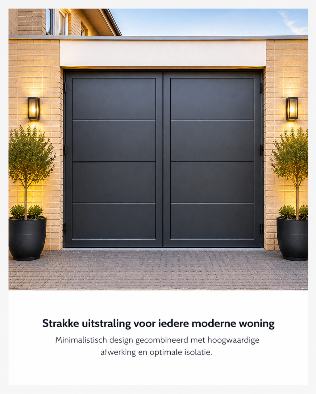 Moderne zwarte openslaande garagedeuren met luxe verlichting en strakke afwerking bij moderne woning.