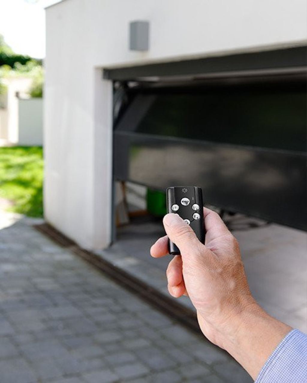 Handzenders, bedien uw garagedeur eenvoudig met veilige, gecodeerde handzenders.