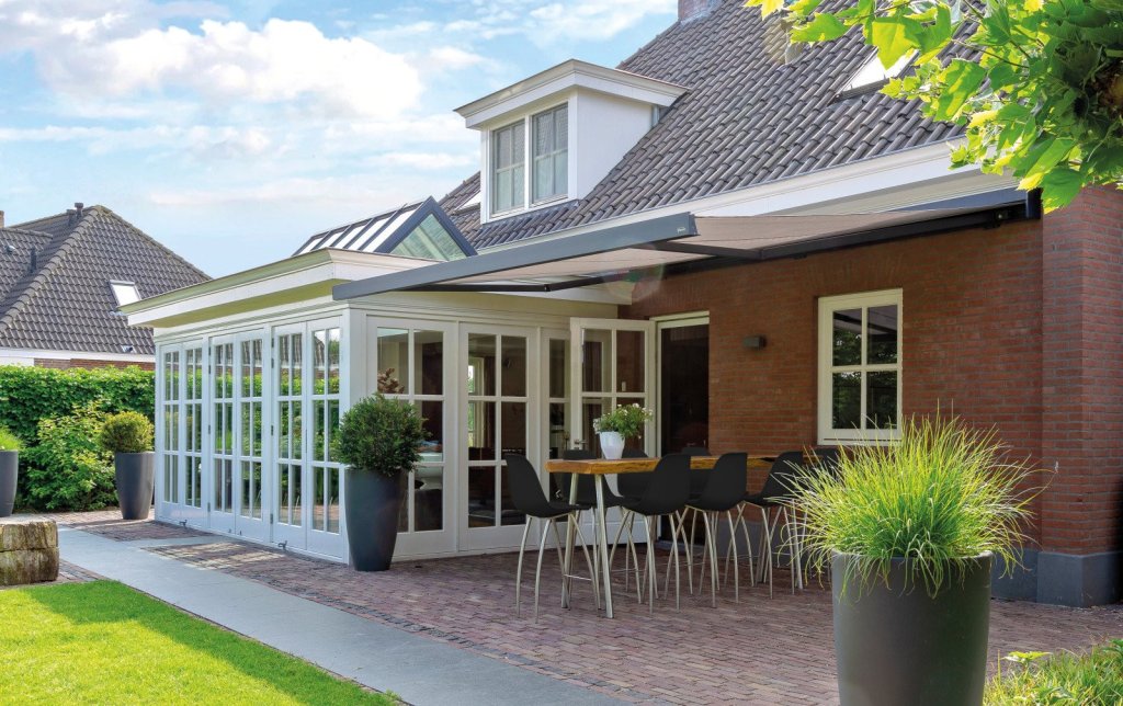 Geniet van schaduw met een knikarm zonnescherm van Verano in Sittard - Geleen. Verano Knikarm zonnescherm, ideaal voor zonwering buiten in Sittard - Geleen Limburg.