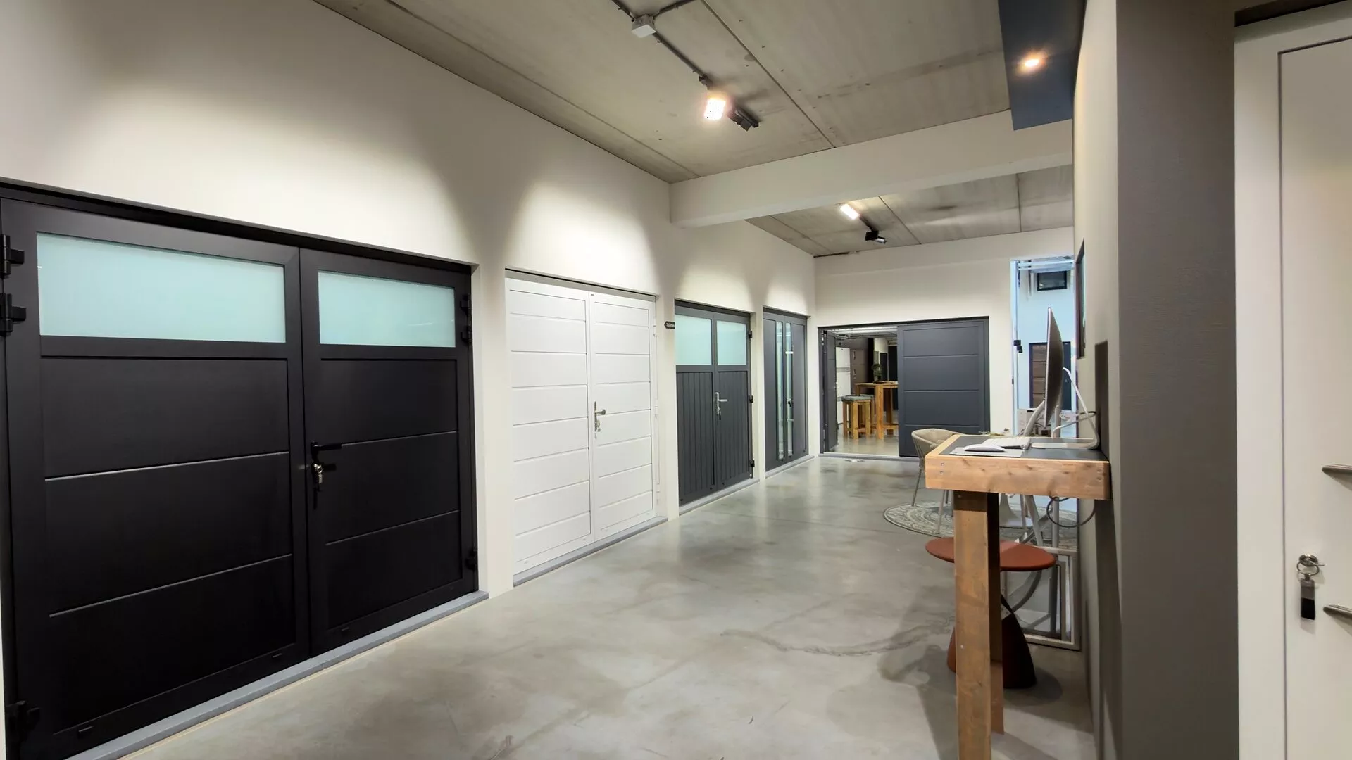 Side-hinged garage doors in black, white and anthracite in the Renoco showroom