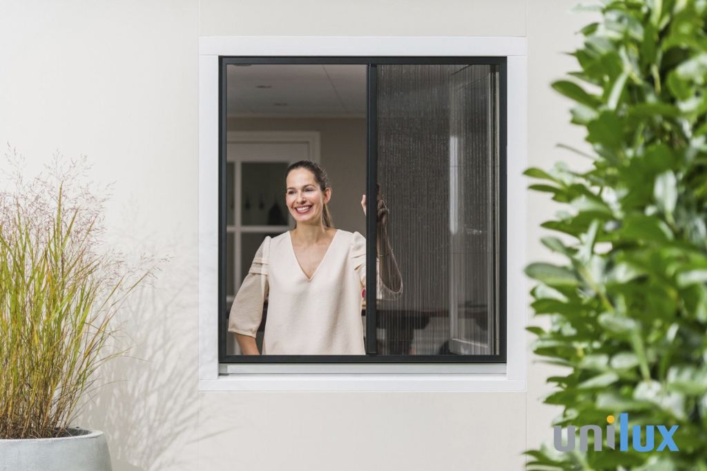 Unilux roller insect screen for windows in Sittard-Geleen or elsewhere in Limburg.