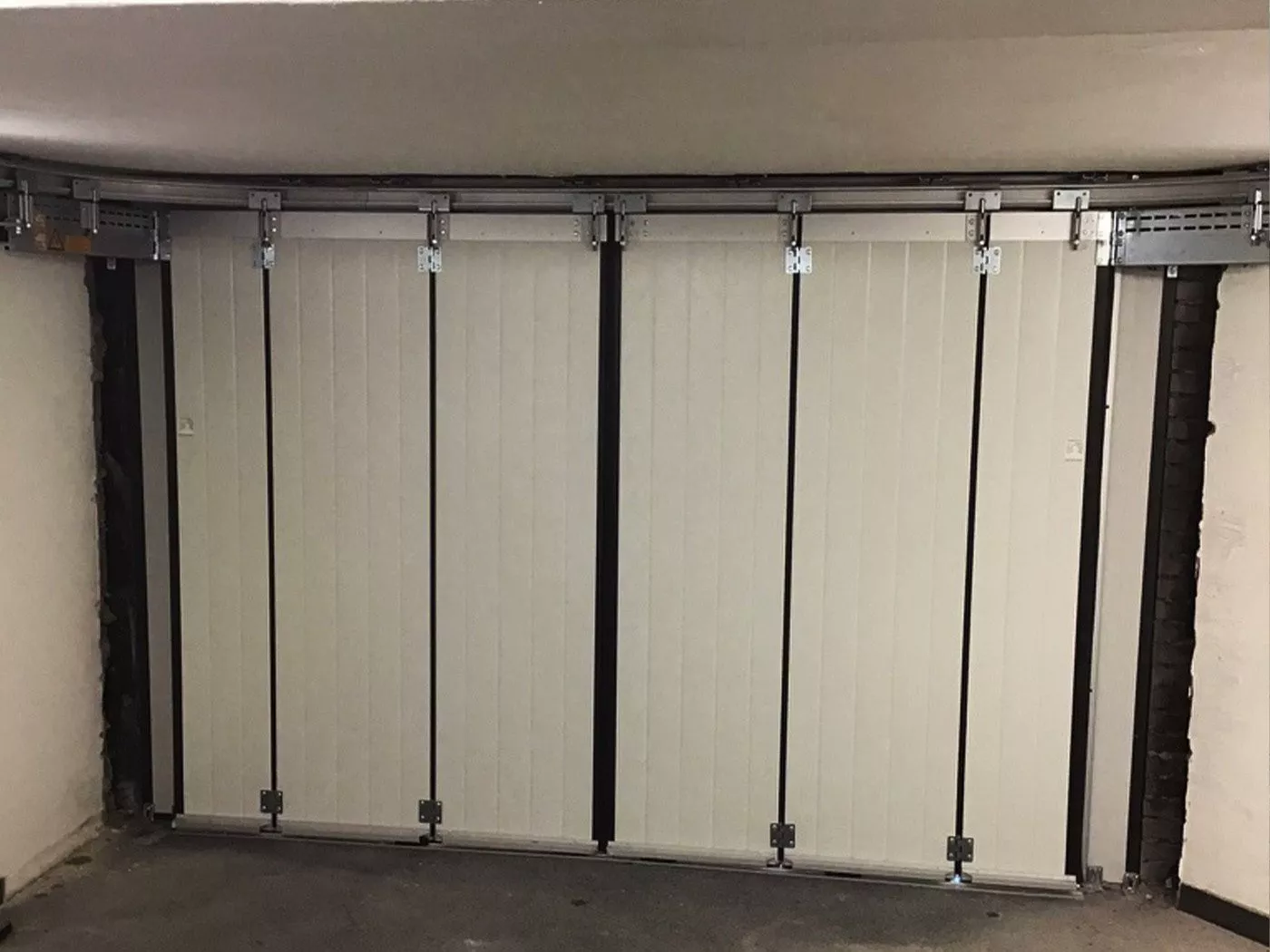 White side-sliding sectional door by Renoco